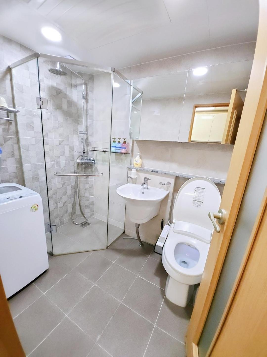 Hongdae Residence-2 1Min From Hongik Uni Station Exit #1 Seoul Exterior photo